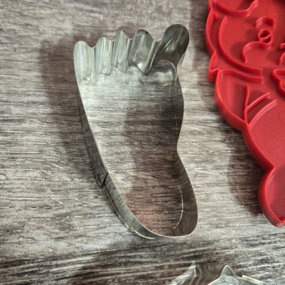 Lot Of 10 Vintage Cookie‎ Cutters Red Tupperware Stainless Steel Foot Buffalo